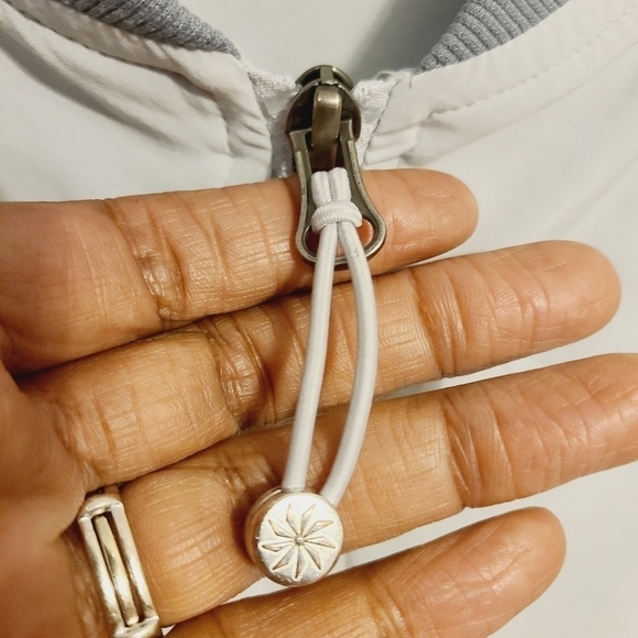 Athleta | Women's Gray Two Tone Full Zipper Lightweight Jacket (Size Medium) - Picture 4 of 13